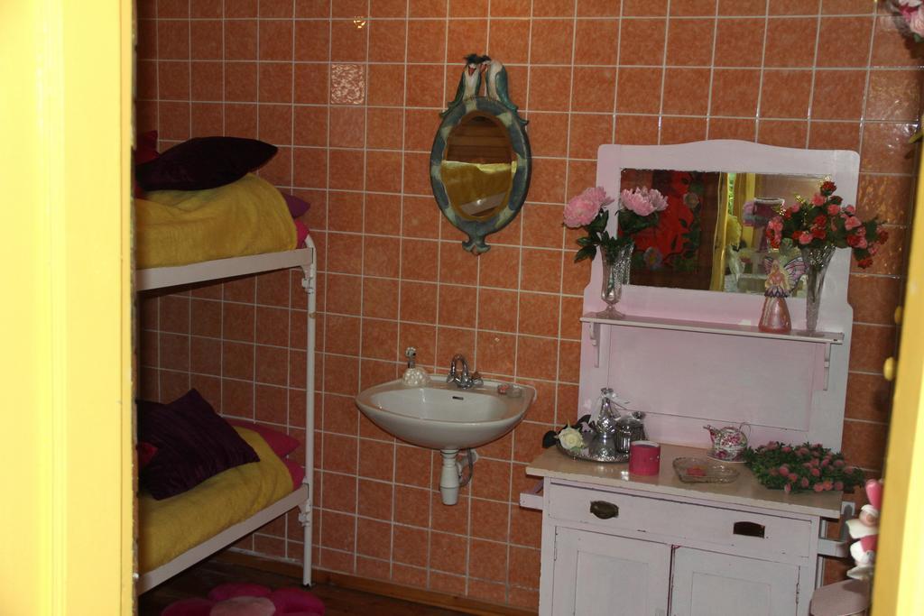 Bed and breakfast Koningin Van Pieterburen Chambre photo
