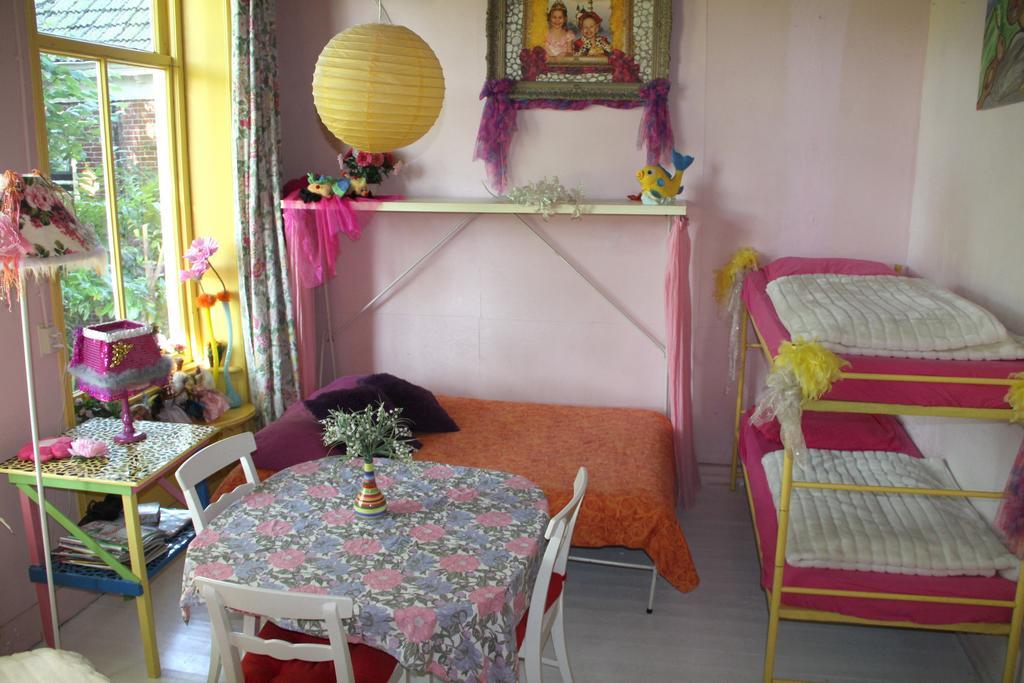 Bed and breakfast Koningin Van Pieterburen Chambre photo